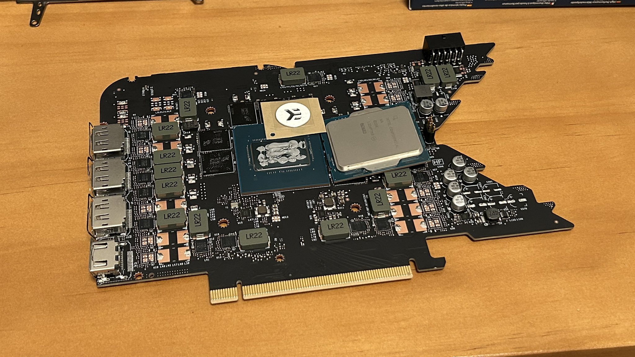 NVIDIA-RTX4080-FOUNDERS-EDITION-PCB-AD103-GPU-1.jpg