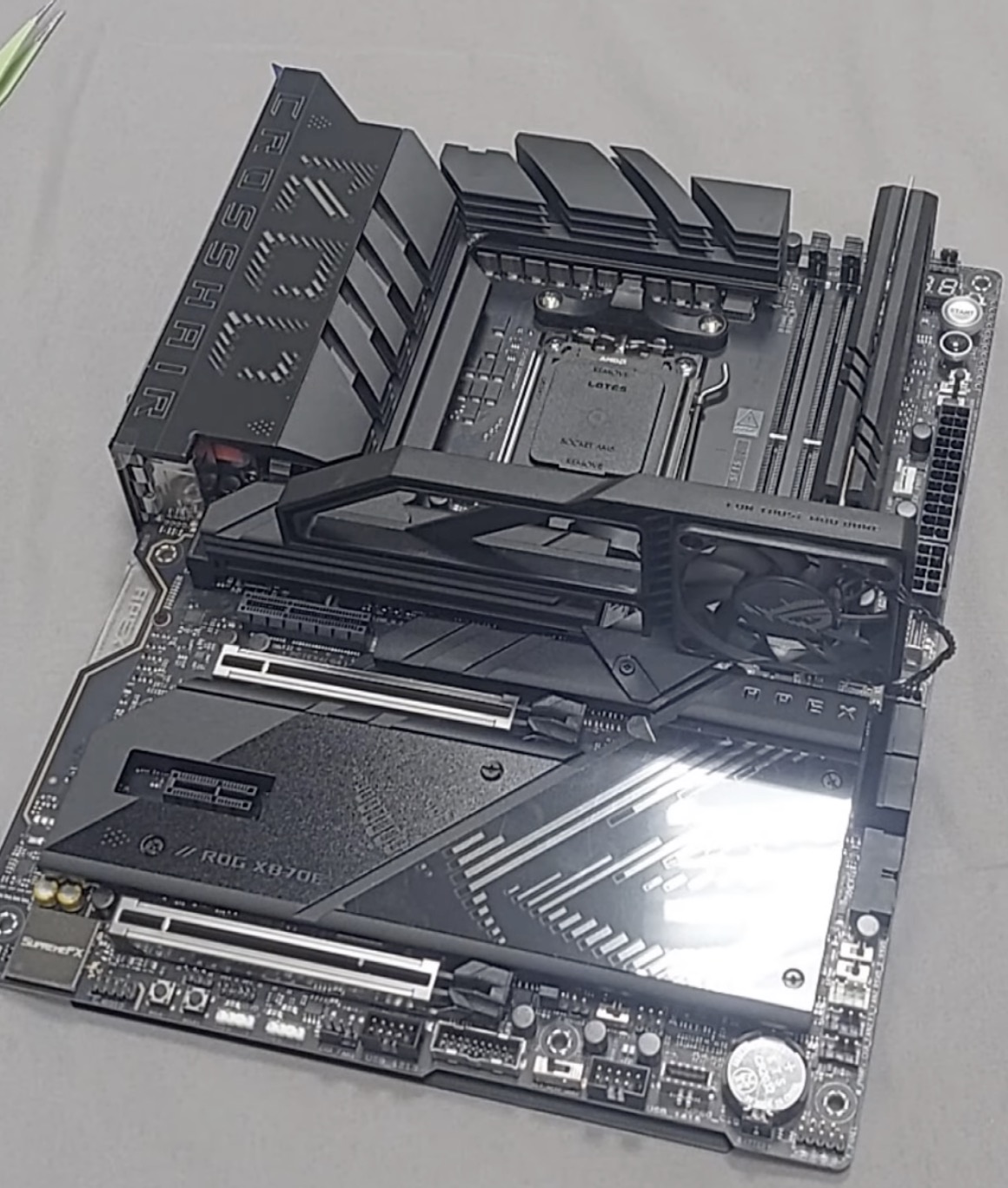 ASUS-X870E-APEX-2.jpeg