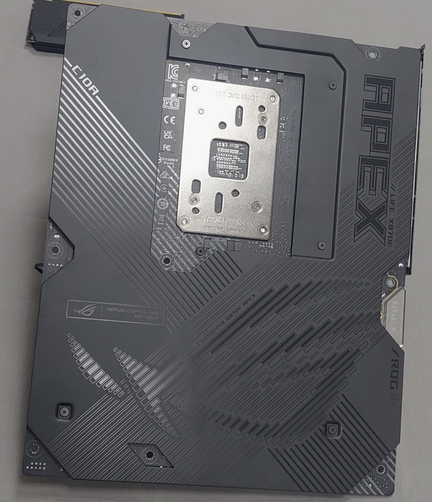 ASUS-X870E-APEX-1.jpeg