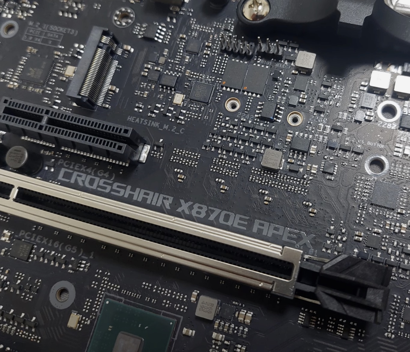 ASUS-X870E-APEX-3.jpeg