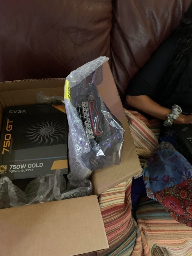 75364_03_newegg-is-shipping-evga-geforce-rtx-380-unboxed-with-physical-damage_full.jpg