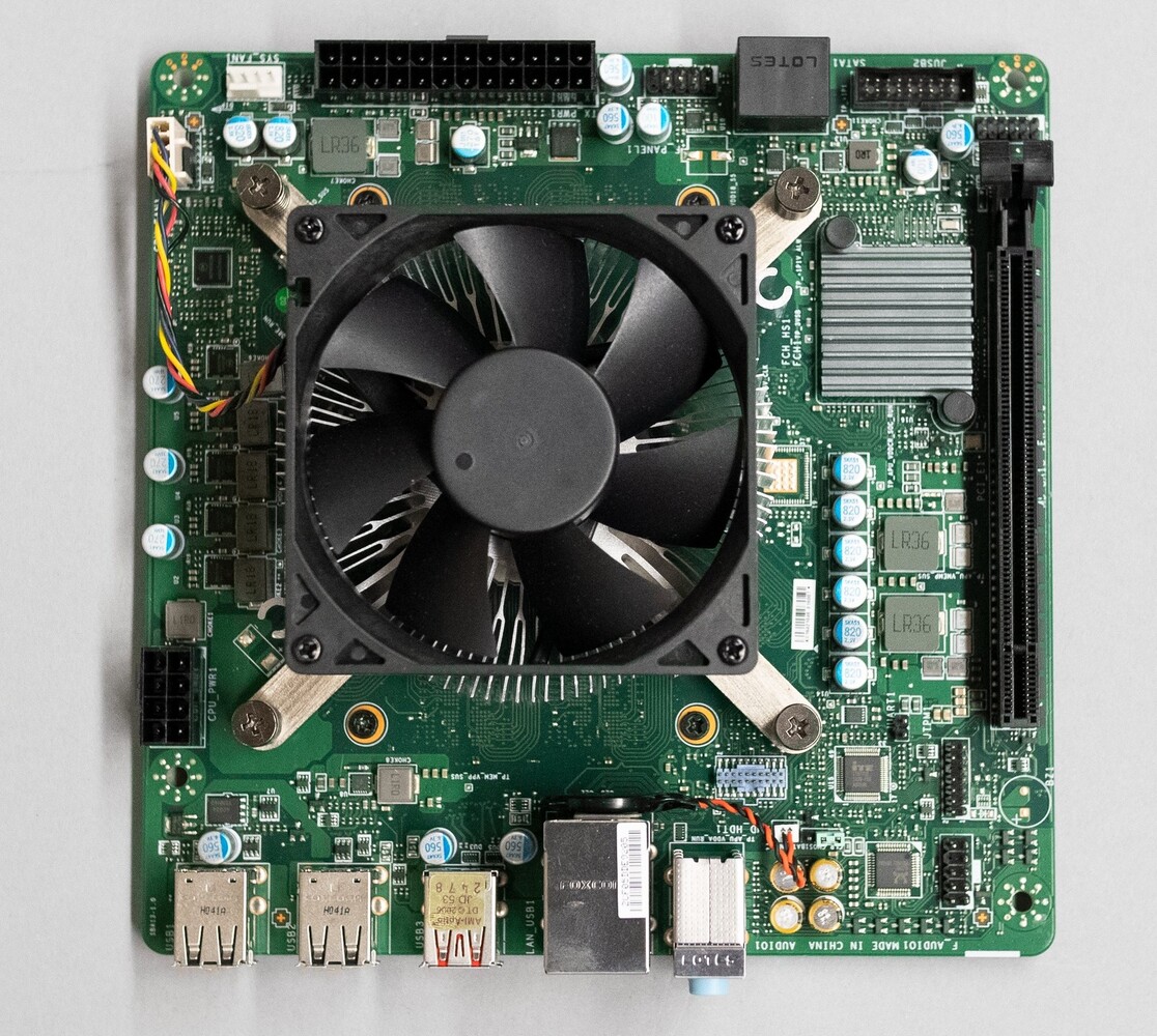 AMD-4700S-Deskop-Kit-2.jpg