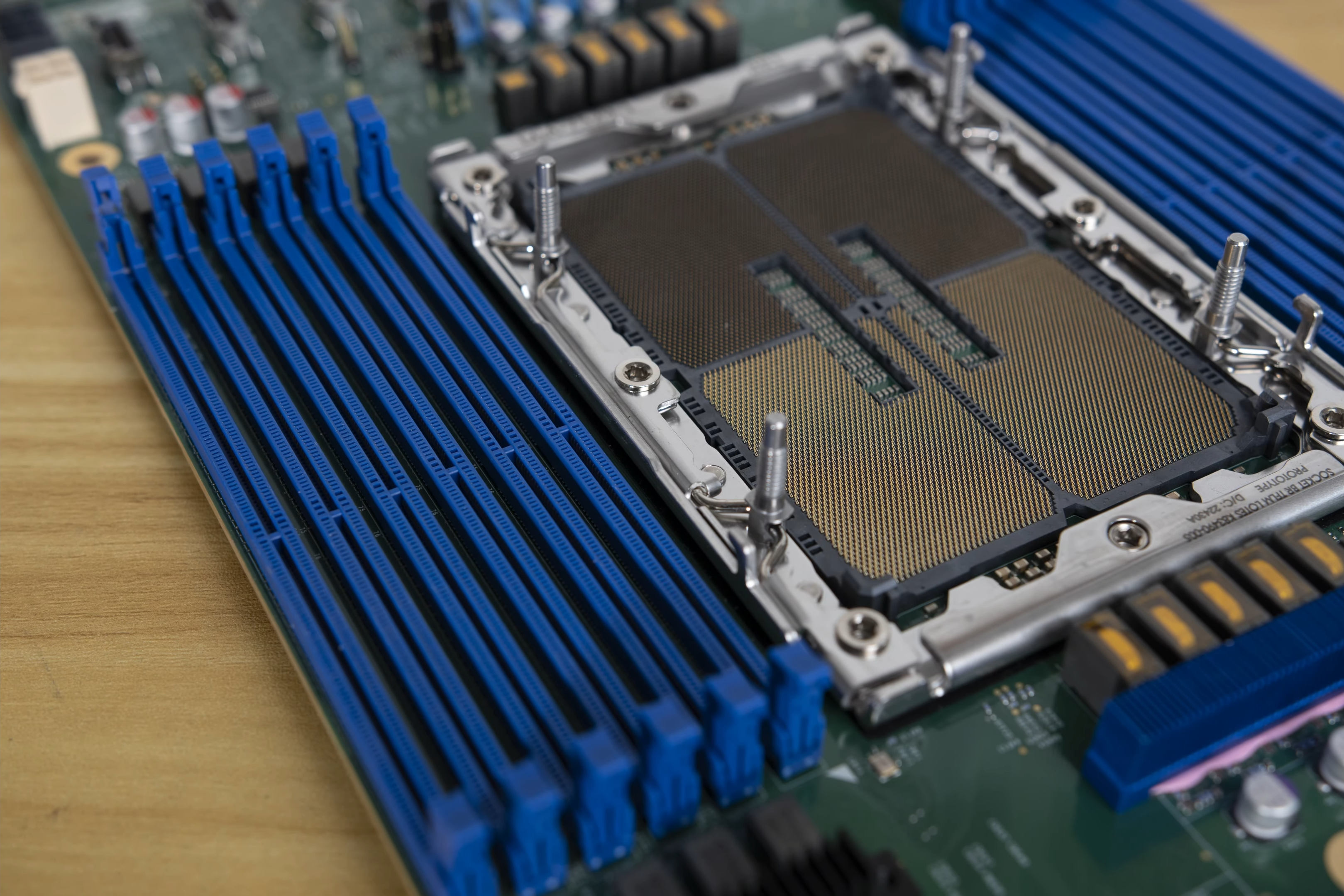 Intel-LGA-7529-Socket-Motherboard-For-Next-Gen-Xeon-CPUs-_9.png