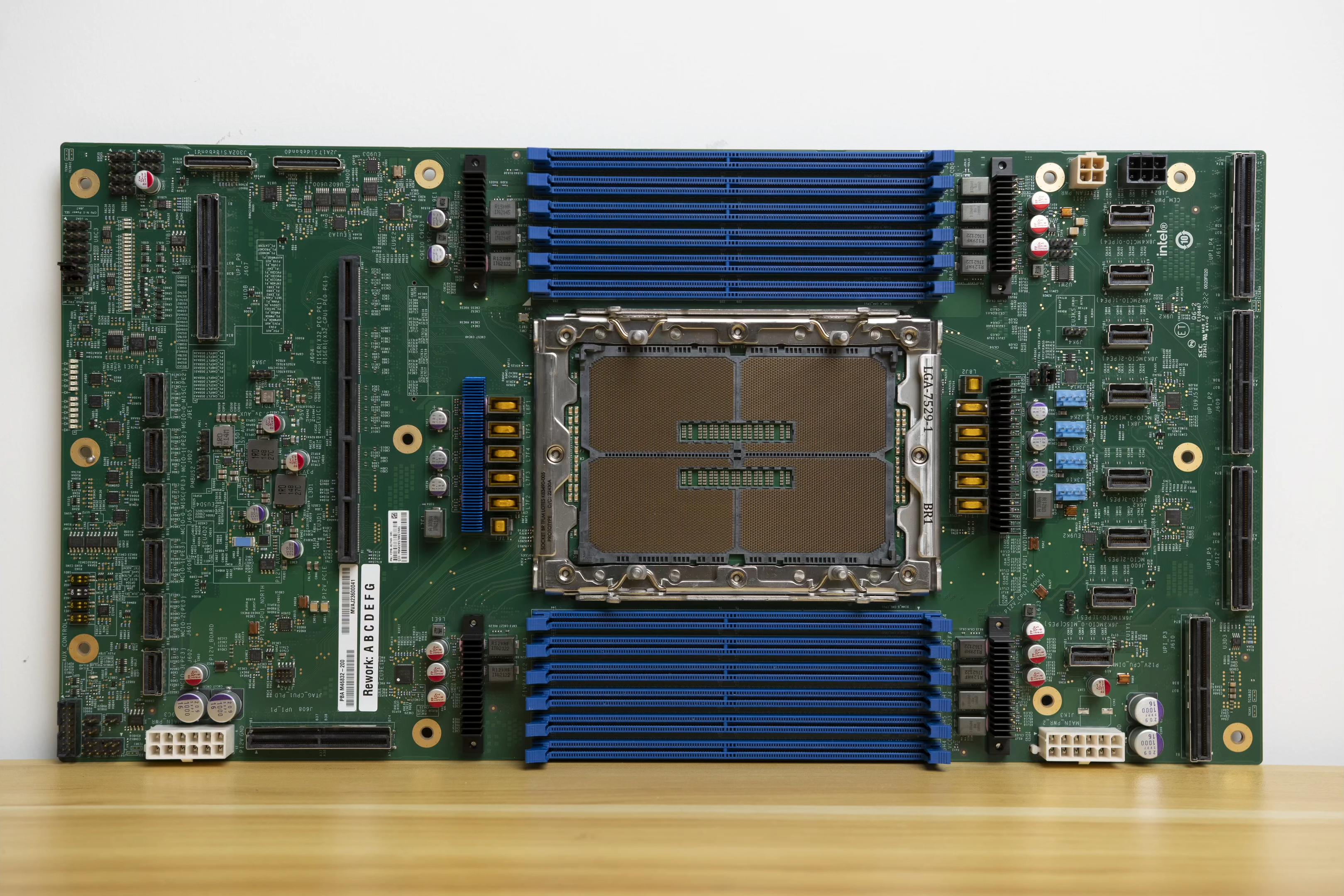Intel-LGA-7529-Socket-Motherboard-For-Next-Gen-Xeon-CPUs-_7.png