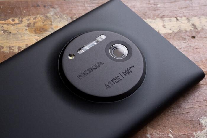 Lumia-1020-camera-side.jpg