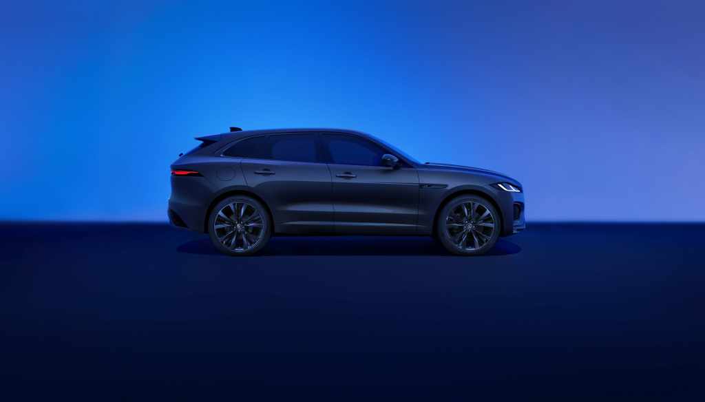 Jag_F-PACE_24MY_Exterior_04_Side_GL_059_DX_141222.jpg