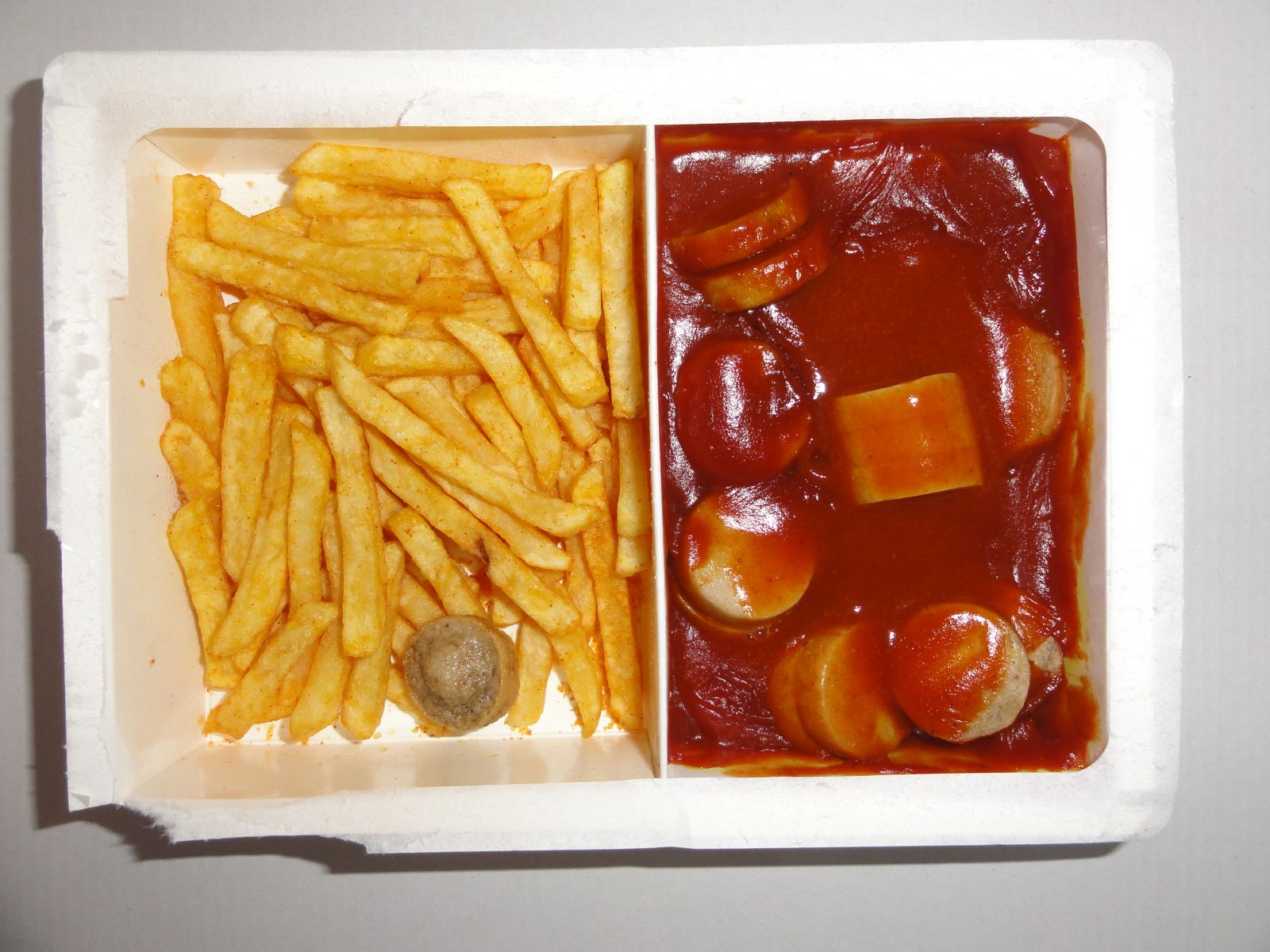 Ready_to_eat_microwave_food_(TV_dinner)_Currywurst_with_French_fries.jpg