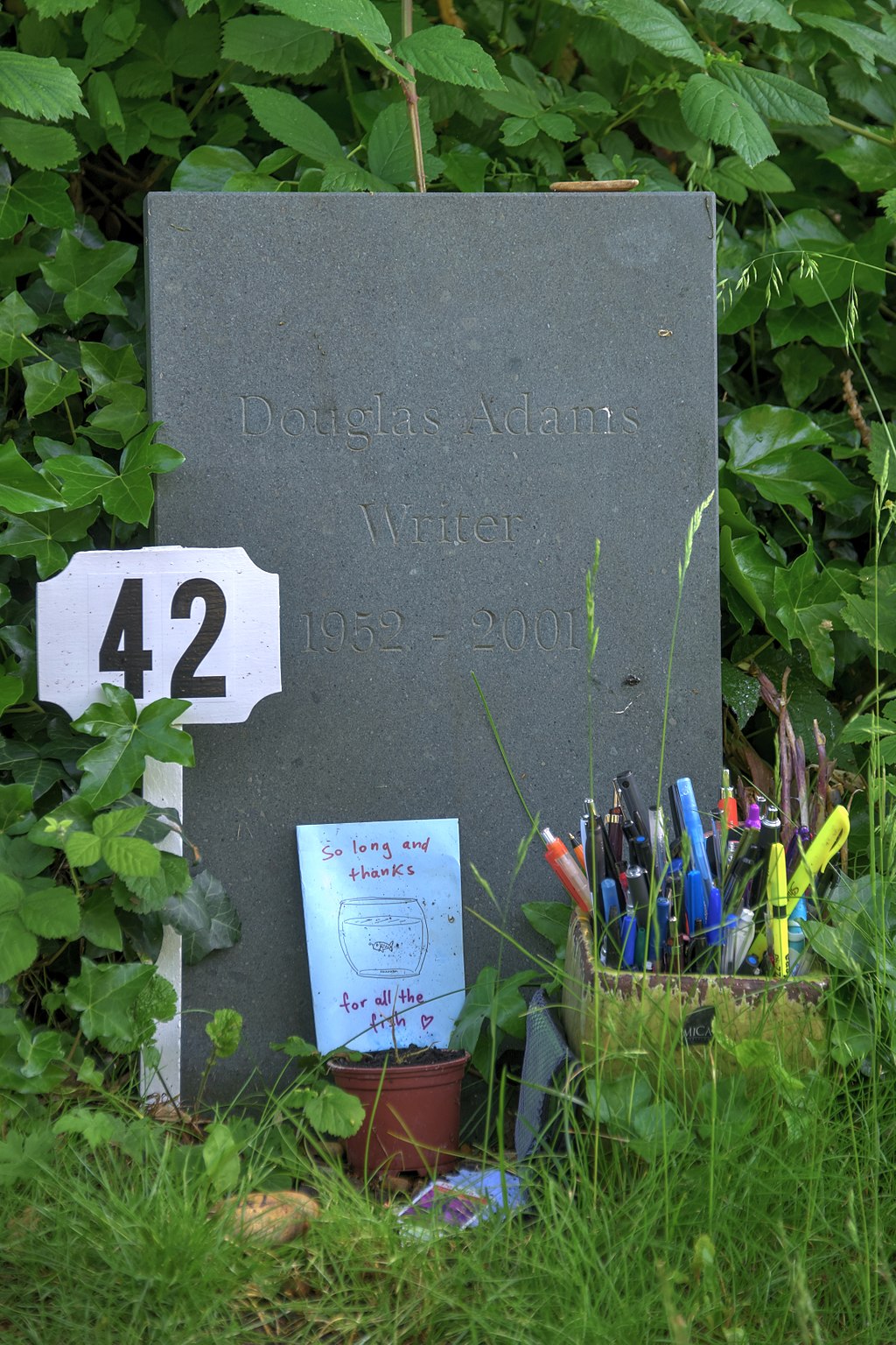 1024px-Grave_of_Douglas_Adams,_Highgate_Cemetery_2016-06-09.jpg