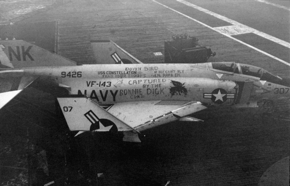 F-4B_of_VF-143_aboard_USS_Bon_Homme_Richard_(CVA-31)_1964.thumb.jpg.72d4f0fd249650451b6208bd6e639b76.jpg