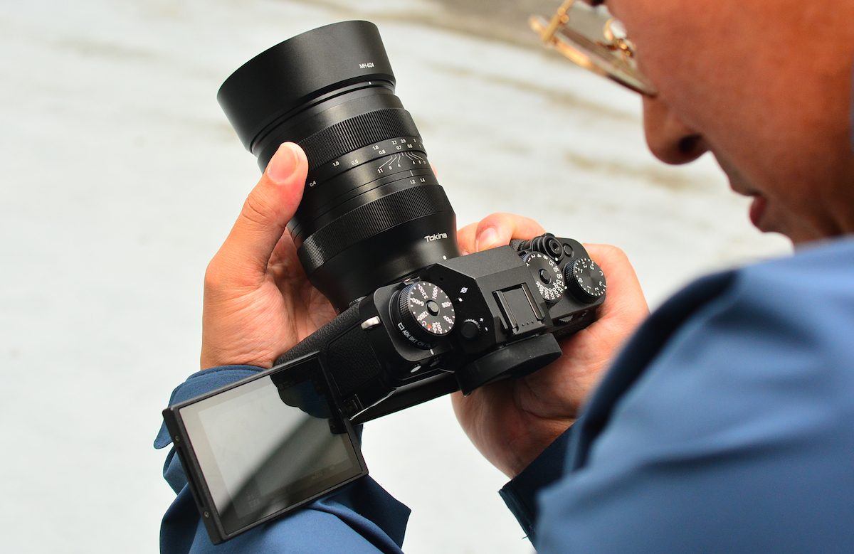 Tokina-SZ-33mm-f1.2-manual-prime-APS-C-lens-for-Sony-E-and-Fuji-X-mounts-4.jpg