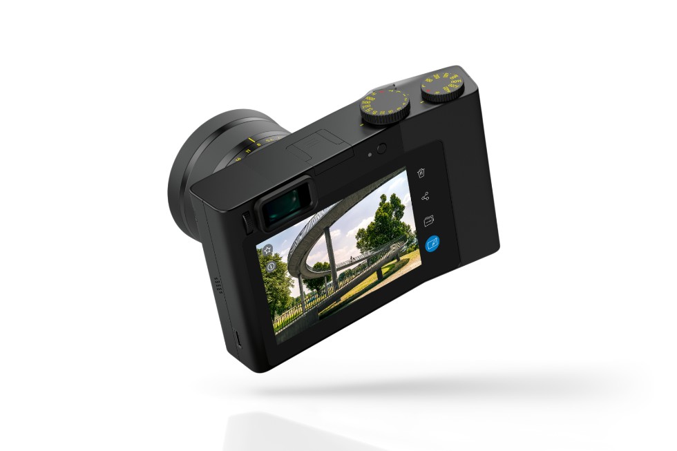 Zeiss-ZX1-full-frame-camera3.jpg