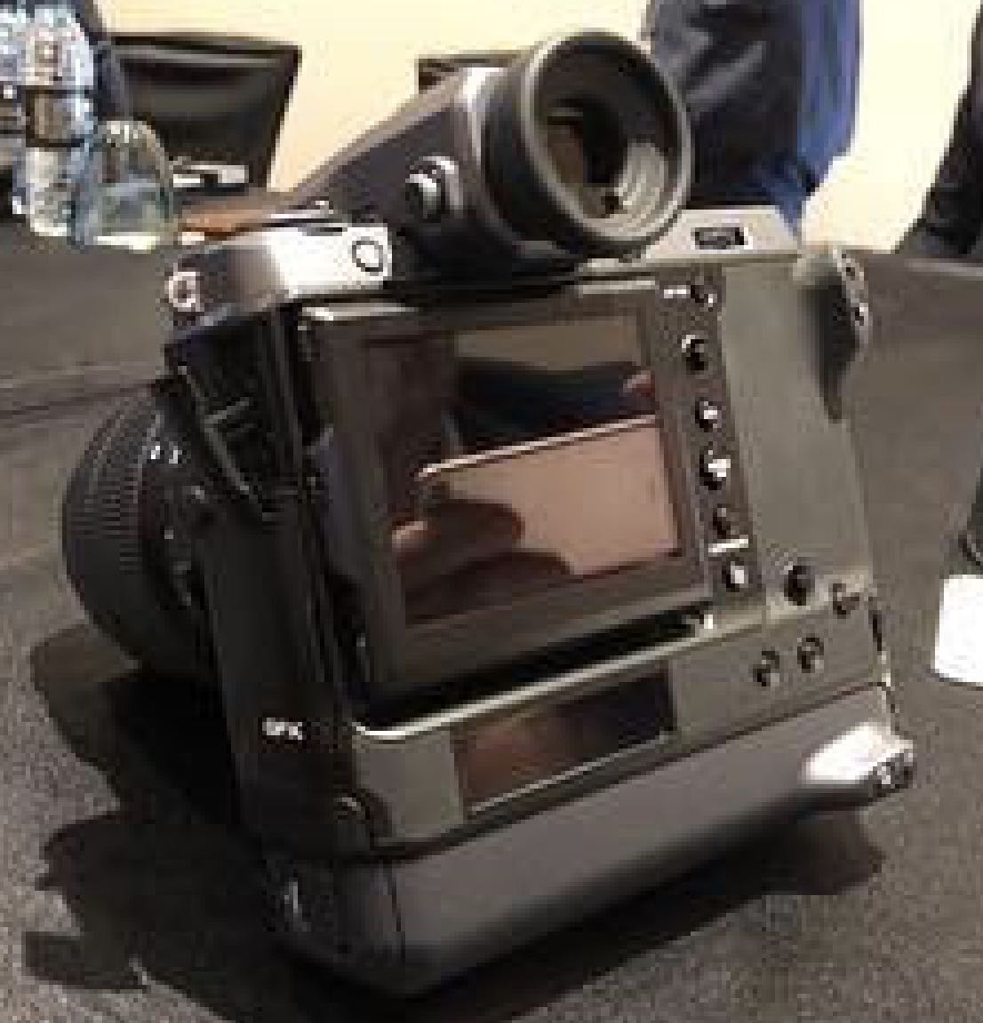 Fujifilm-GFX100-6.jpg
