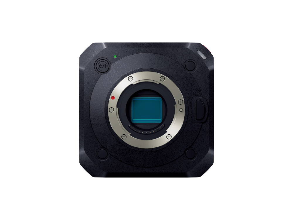 Panasonic-Lumix-DC-BGH1-MFT-camera-2.jpg